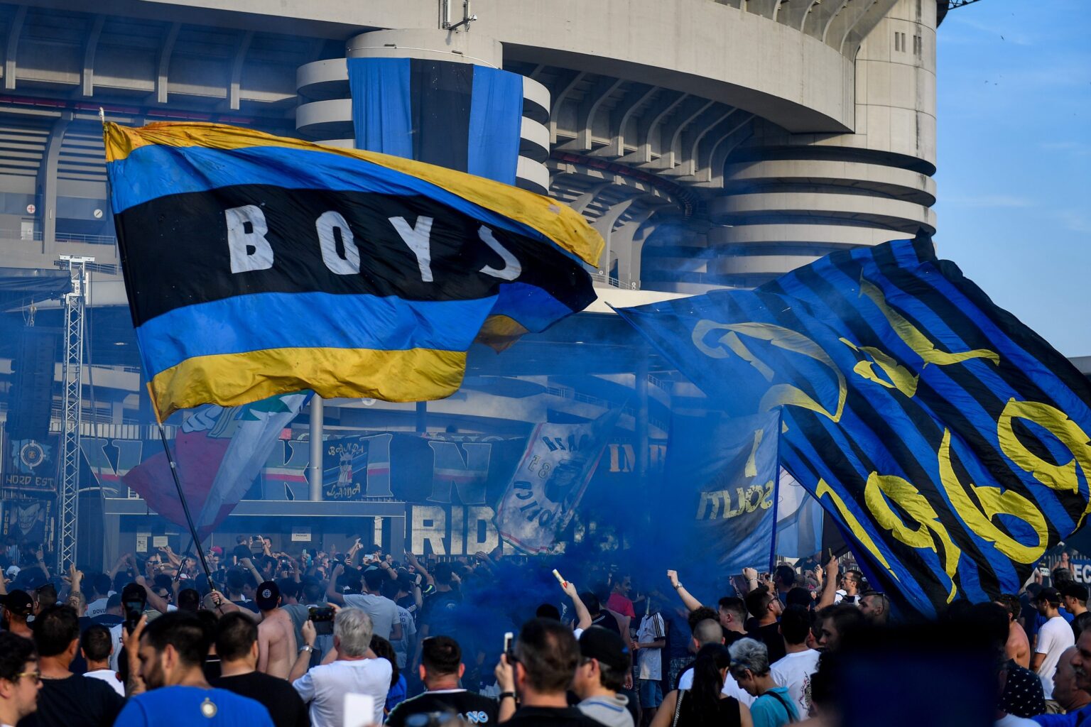 OK Fanpage inter curva nord festa scudetto milan san siro
