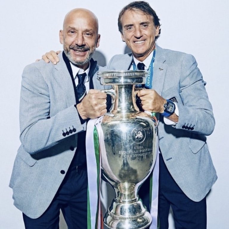 Calcio vintage: tornano di moda le maglie degli anni novanta