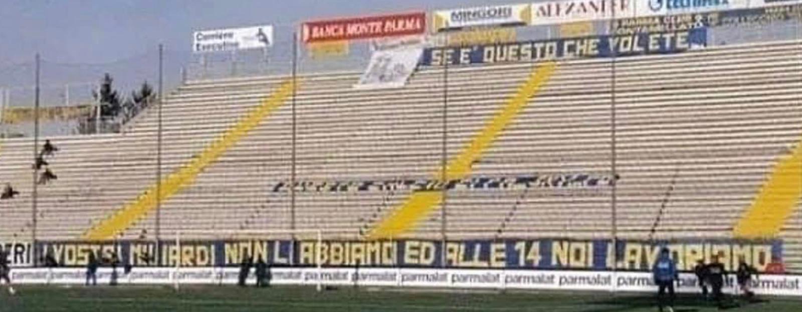 Boys Parma protest against modern football