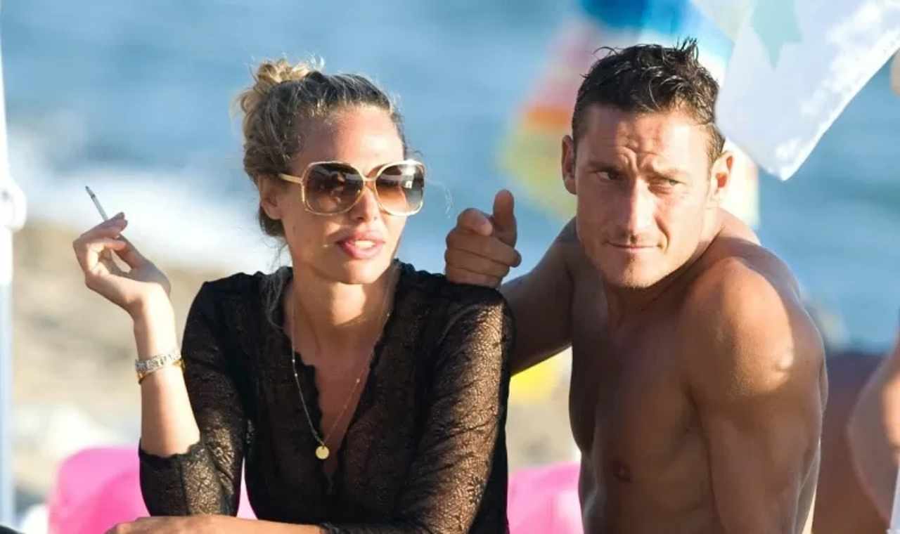 La Storia D'amore Tra Francesco Totti E Ilary Blasi è Finita. Intanto Chi Pubblica Le Prime Foto Del Capitano A Casa Di Noemi Bocchi