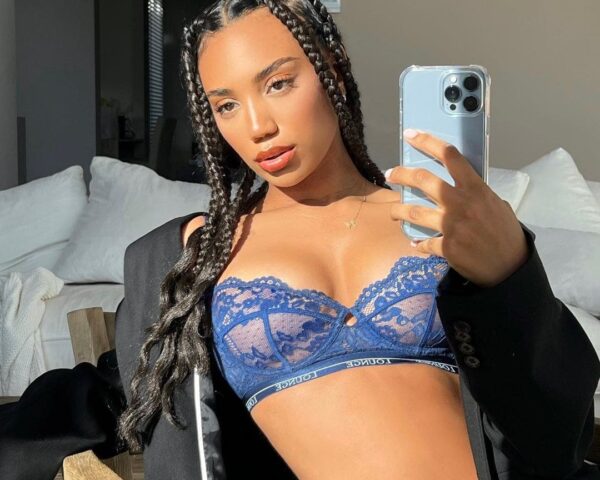 Bologna Zirkzee Celina Kerr