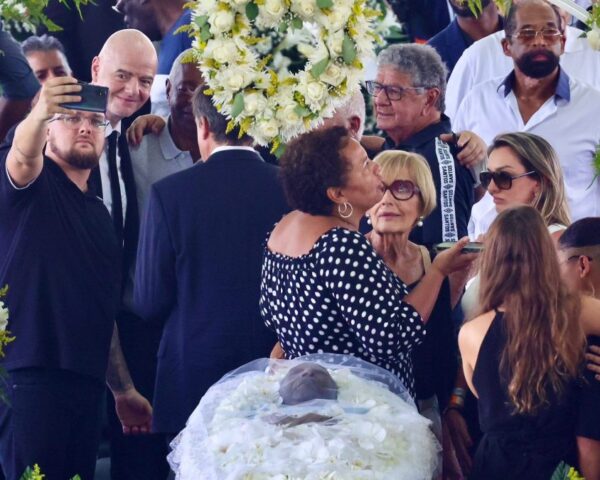 Pelè Selfie Infantino Funerale Pelè