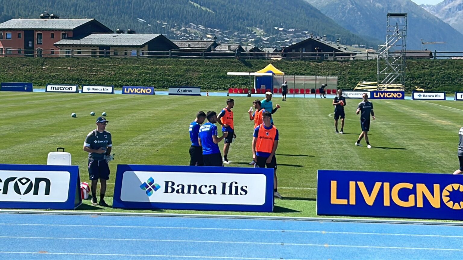 Sampdoria, le carte uniscono il gruppo: il racconto da Livigno