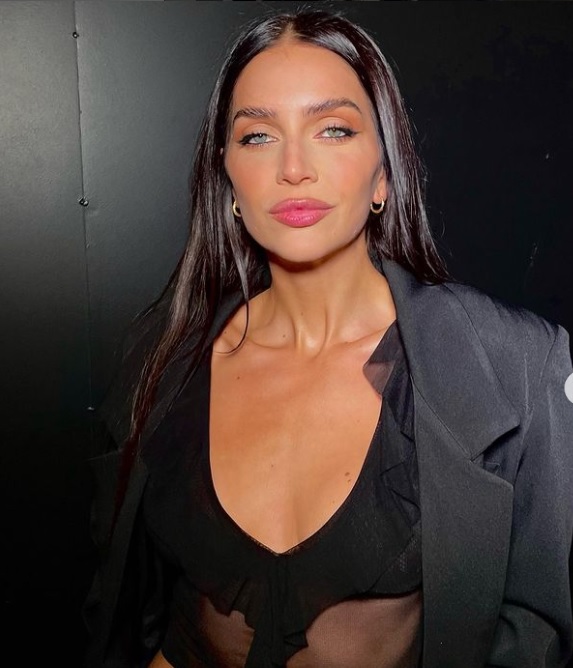Zaira Nara lato B