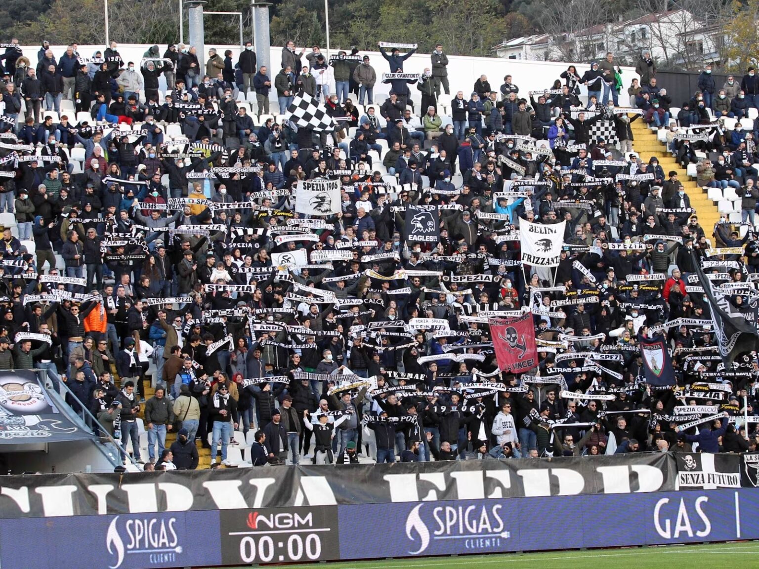 spezia contestazione d'angelo dirigente platek tifosi dimissioni
