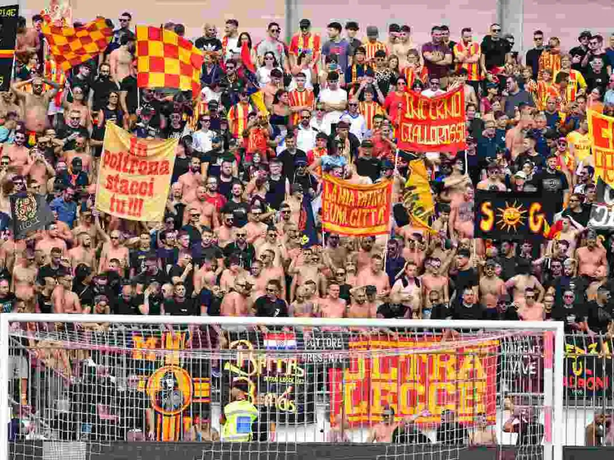 LecceBologna, lancio di sassi sui pullman e scontri tra tifosi. La