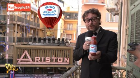 Festival di Sanremo Striscia la Notizia Travolta