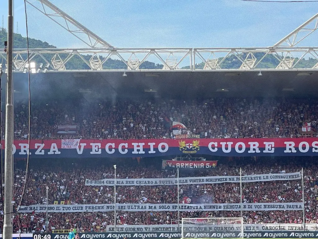 FOTO - Scontro Genoa-Sampdoria, la Nord rifiuta la tregua