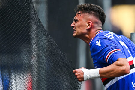 social Sampdoria sebastiano Esposito tifoso