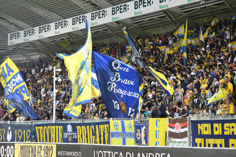 Panchine Serie Bkt, è fatta per il nuovo allenatore del Modena. Era un obiettivo di Andrea Mancini Serie B Sassuolo contestazione curva montagnani striscione Sampdoria Mantova