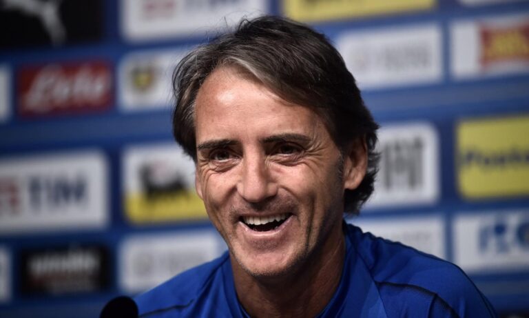 SOCIAL – Sampdoria, Roberto Mancini si unisce alla festa di Attilio Lombardo. Il commento Mancini Armani