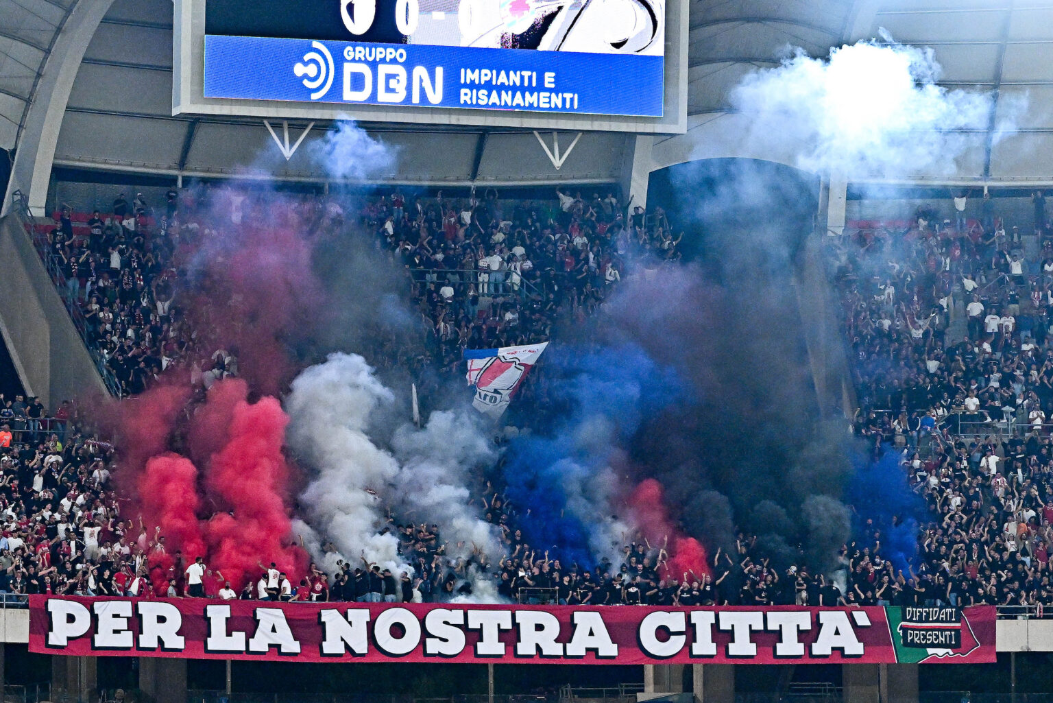 FOTO – Bari-Sampdoria, gli Ultras festeggiano con La Sud il gemellaggio al San Nicola!