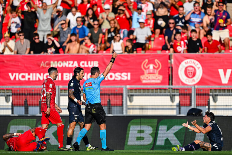 Carrarese-Sampdoria: arbitra Rosario Abisso. I precedenti e quel rosso a Cherubini a Monza…