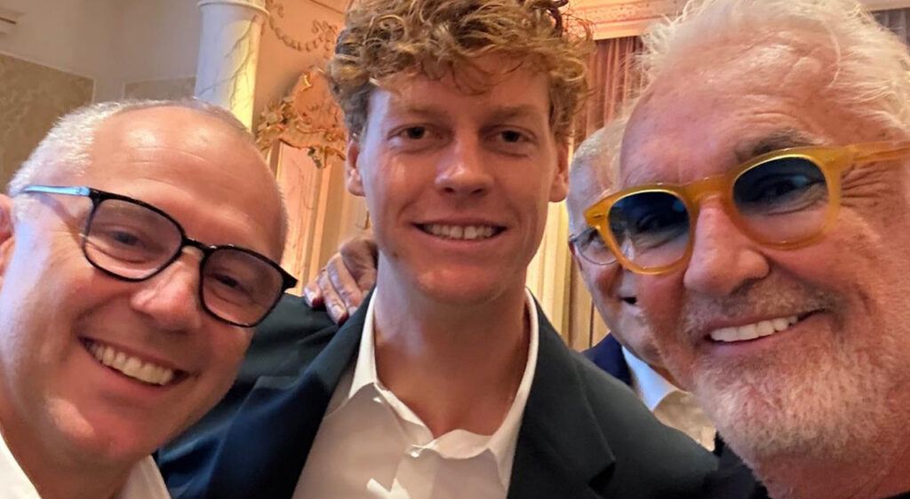 Flavio Briatore sta con Jannik Sinner: in Italia ti apprezzano solo sei miserabile…