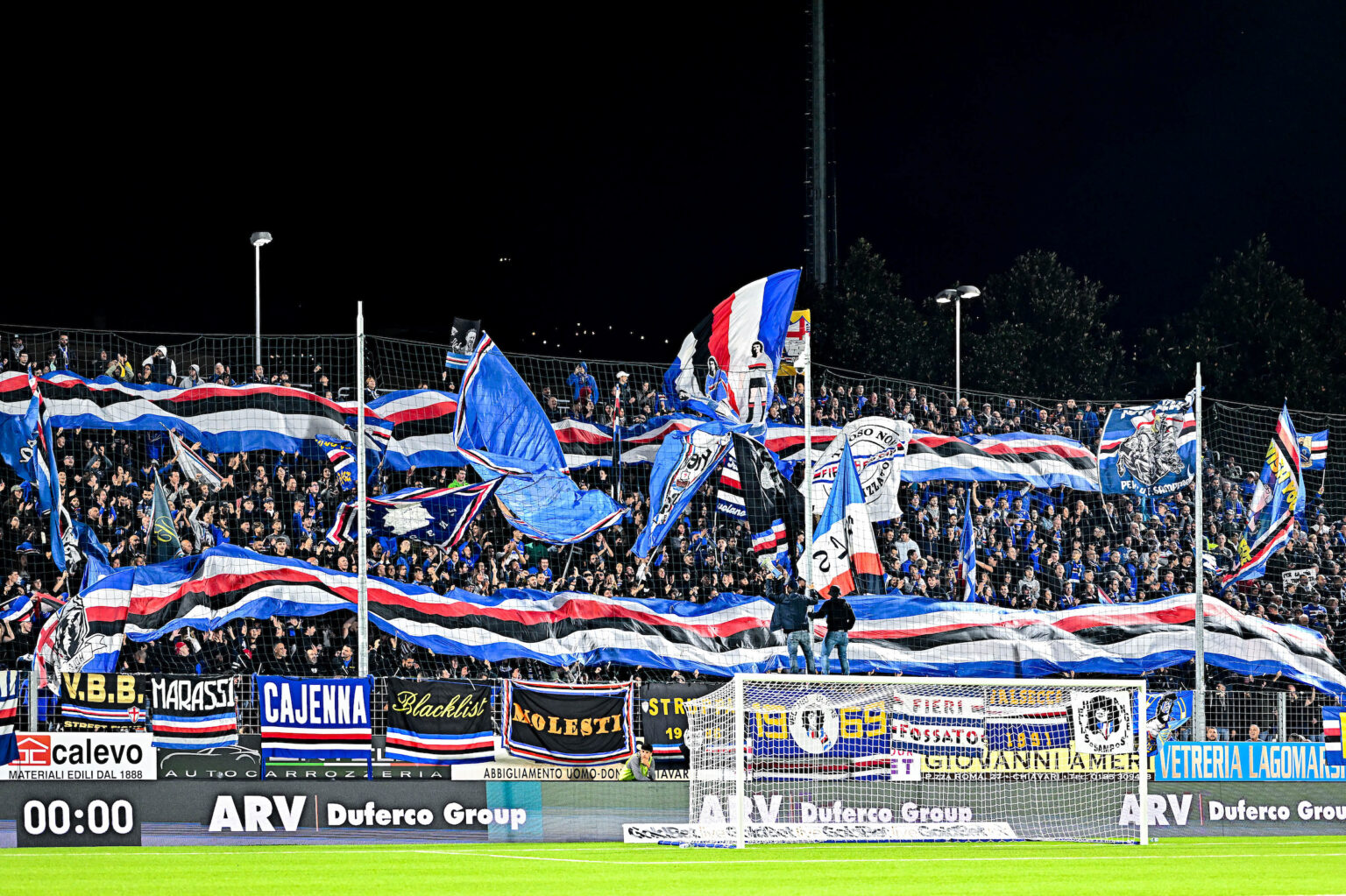 Virtus Entella-Sampdoria, la rabbia dei tifosi al termine del derby: i cori