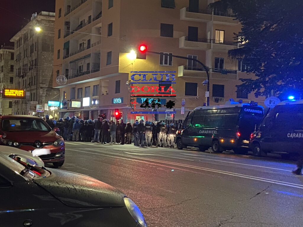 Crisi Sampdoria, presidio dei tifosi fuori da Tribuna e Distinti dopo la sconfitta col Mantova