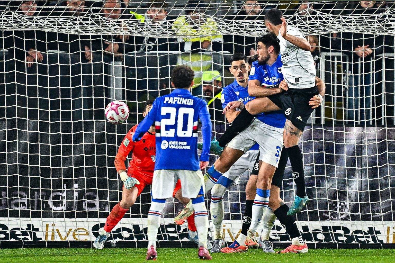 Pagelle Spezia Sampdoria inferno donadoni foti