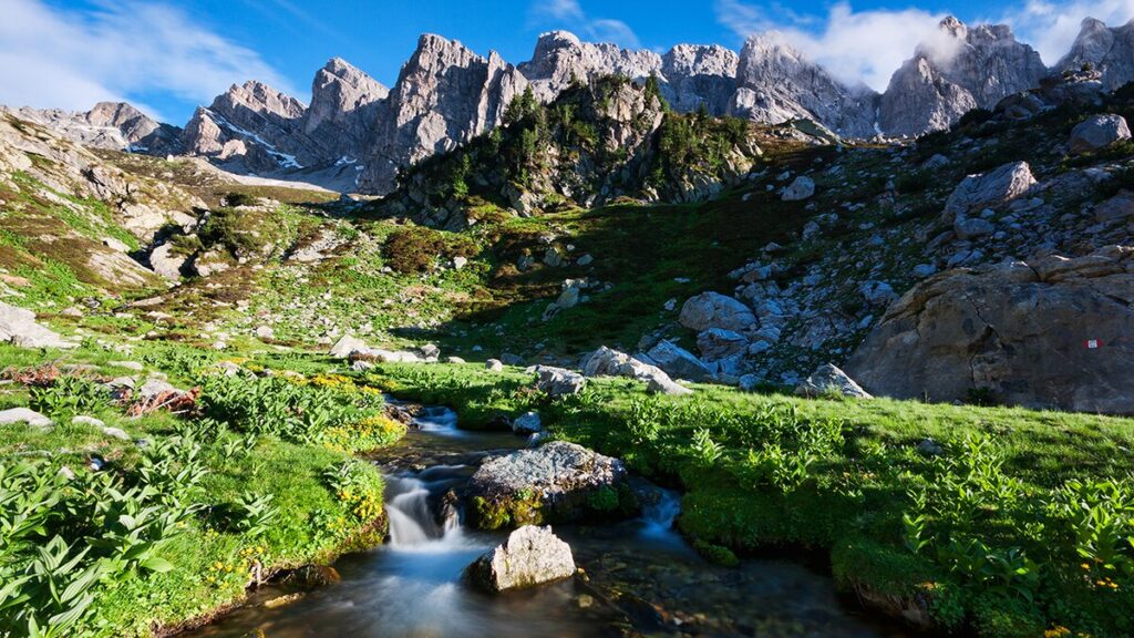 Liguria, stretta sull’obbligo del casco sugli sci anche sulle montagne liguri Liguria sci montagne