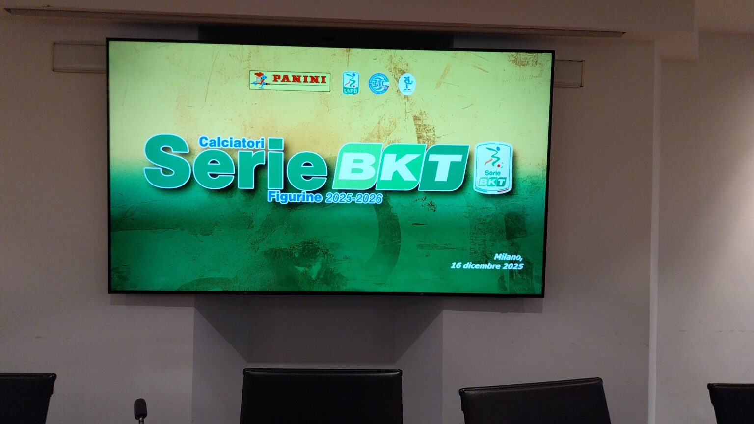 Calciatori Panini 2025/26, presentato l’album della Serie Bkt: è un giorno storico. Ecco come sarà