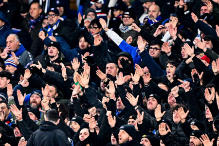 VIDEO – Sampdoria, La Sud contesta la squadra (che entra in ritardo in campo) e chiede la vittoria! Sampdoria contestazione riscaldamento La Sud