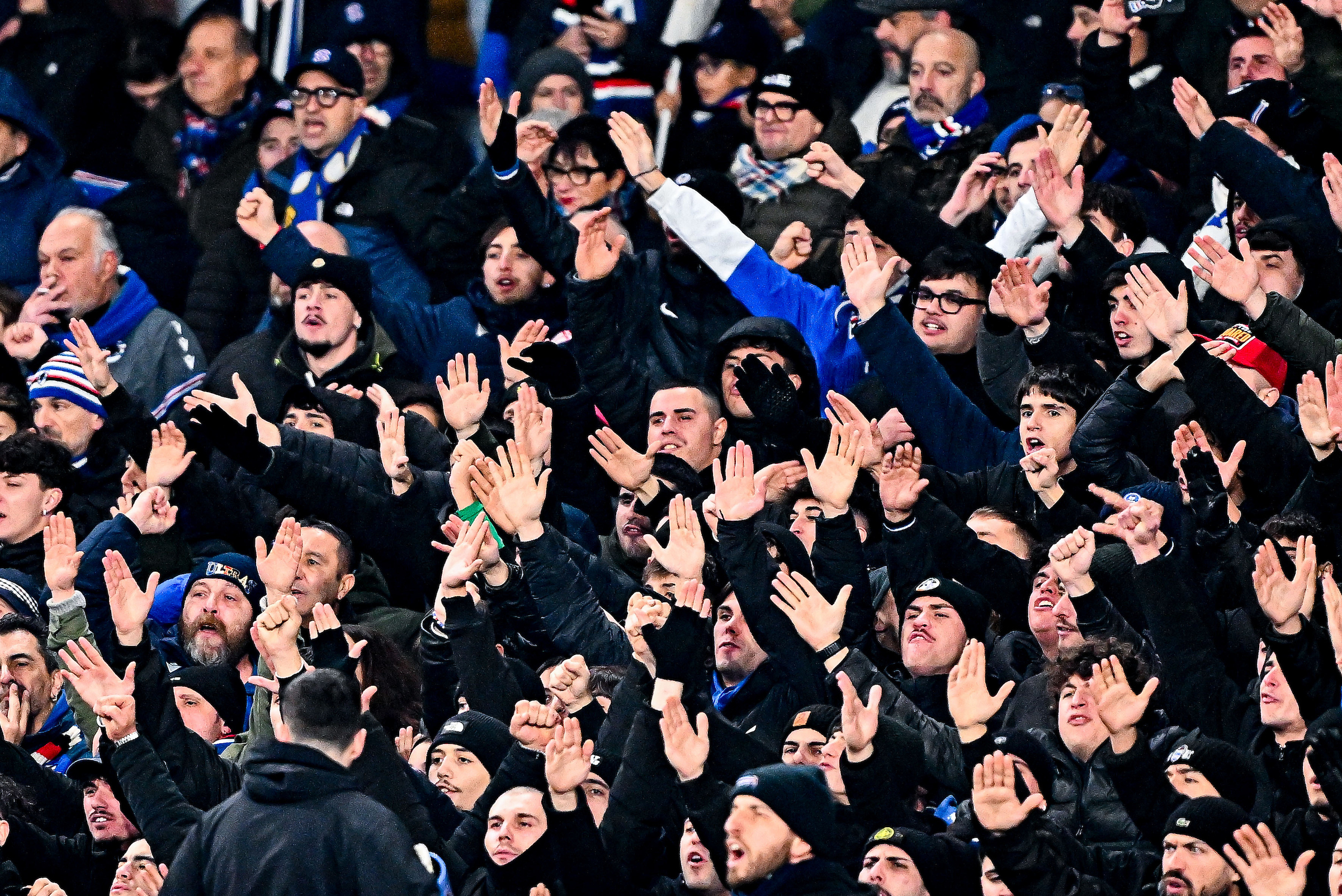 Sampdoria contestazione riscaldamento La Sud