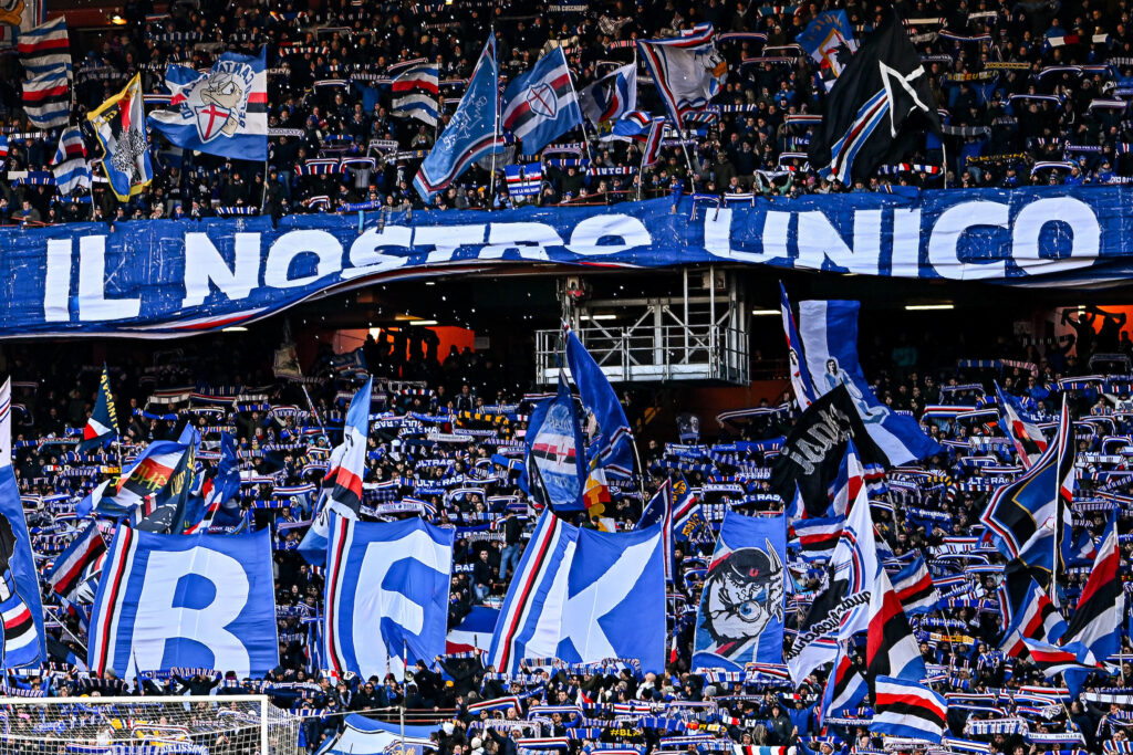 FOTO – Sampdoria-Avellino, striscione nel settore ospiti nel ricordo di Bek