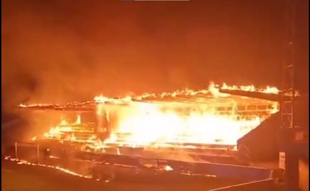 VIDEO – Finlandia, l’Haka retrocede e i tifosi bruciano lo stadio!