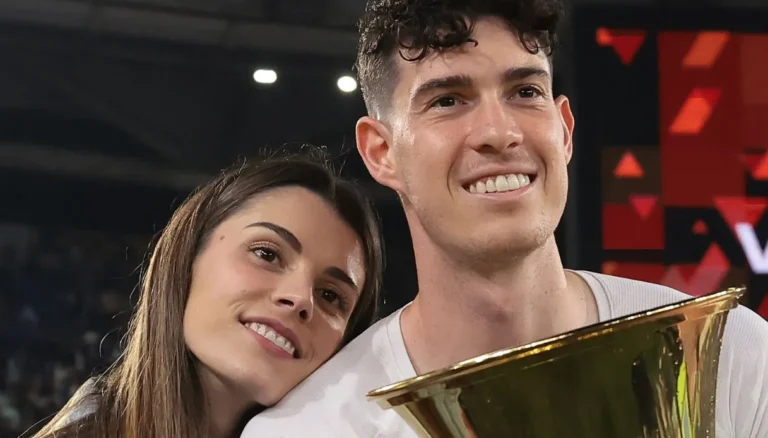 Fallimento Italia, Alessandro Bastoni e signora ancora attaccato sui social! La difesa Italia Bastoni social