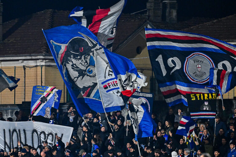 Sampdoria contestata a Carrara: pullman seguito dai tifosi fino a Genova. Calciatori bloccati a Bogliasco fino a tarda notte. Il retroscena Serie Bkt Spezia Sampdoria Padova Mantova