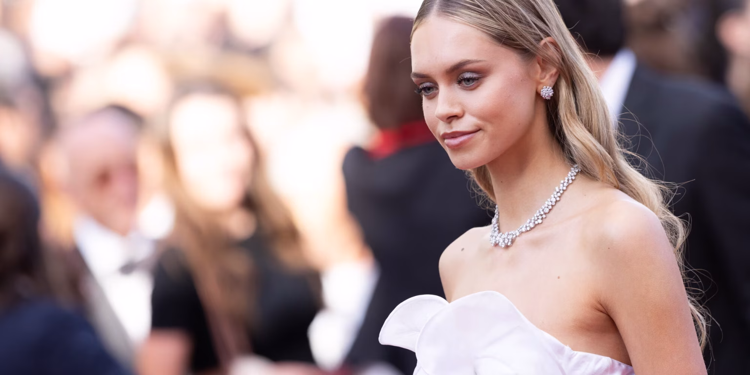 Cannes, lady Sinner incanta anche sul Red Carpet Cannes Sinter Red Carpet