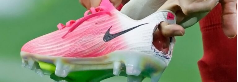 Mondiale 2026, Pedro Neto e non solo e quella moda della scarpa bucata. Il motivo Mondiale 2026 Pedro Neto scarpa