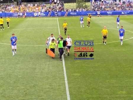 Amichevole Sampdoria-Taverne, Nikola Sekulov esce in barella (e in lacrime) dal campo. Le condizioni