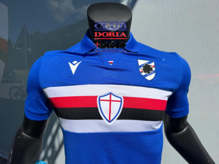VIDEO – Sampdoria, storia e tradizione: ecco la prima maglia della stagione 2026/27, ispirata gli 80 anni del club
