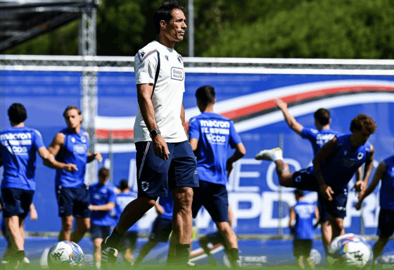 VIDEO – Ritiro Ponte di Legno, Bernardo Corradi consegna la Sampdoria a Lorenzo Insigne. E i tifosi sono pazzi per lui ritiro ponte di legno sampdoria corradi insigne