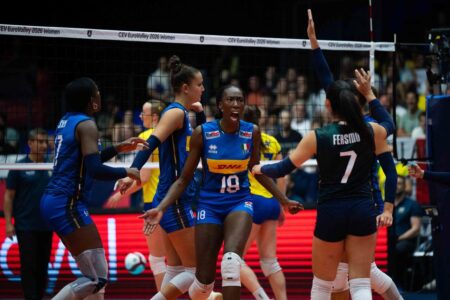 FOTO – Europei Volley femminili Italia-Svezia: c’è spazio anche per la Sampdoria… Europei Volley femminile Italia Svezia