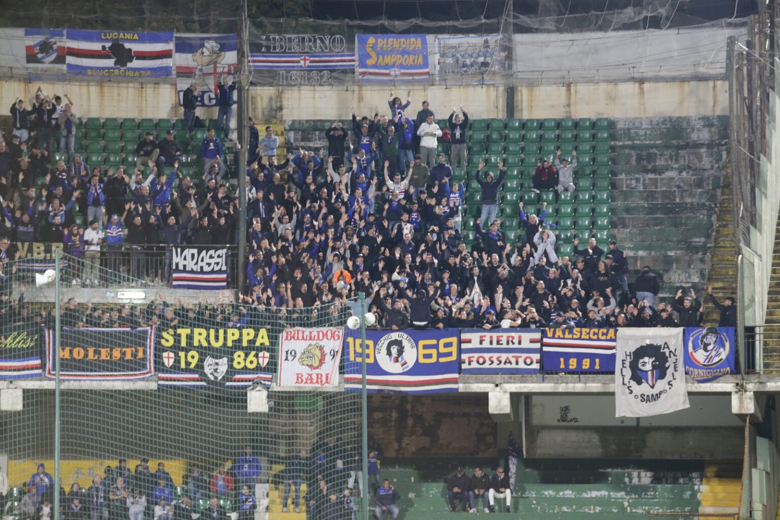 Avellino-Sampdoria, scontri tra tifosi nel pre partita: c’è un ferito. La ricostruzione del Secolo XIX